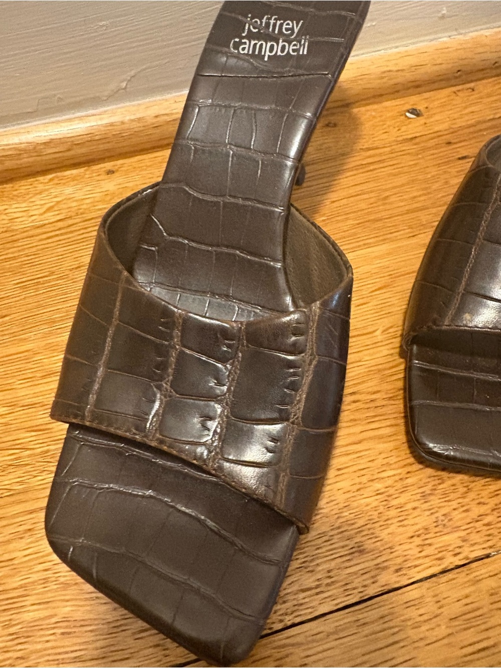 Jeffrey Campbell Dark Brown Croc-Embossed Slide Kitten Heel  Mules - Picture 3 of 10